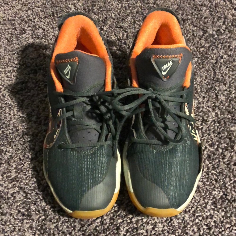 Nike Sz 2